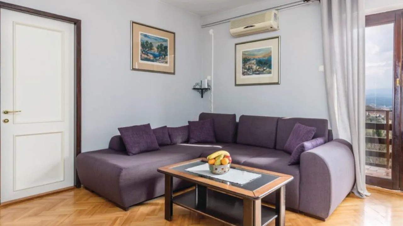 Apartment Gina أوباتيا